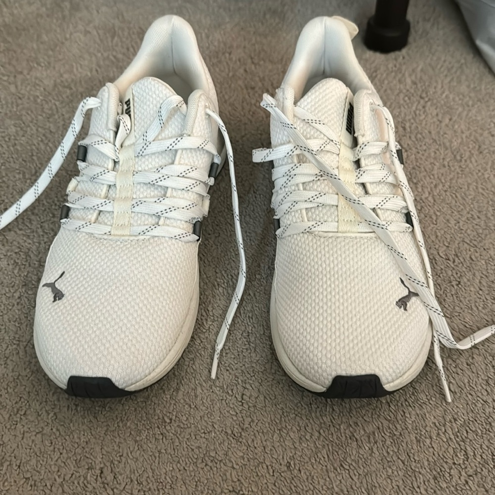 Like new Puma sneakers